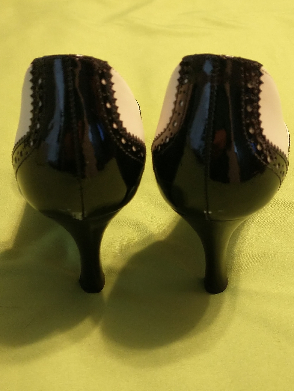Vintage Franco Sarto Black and White Wing Tip Pumps - Picture 5 of 10